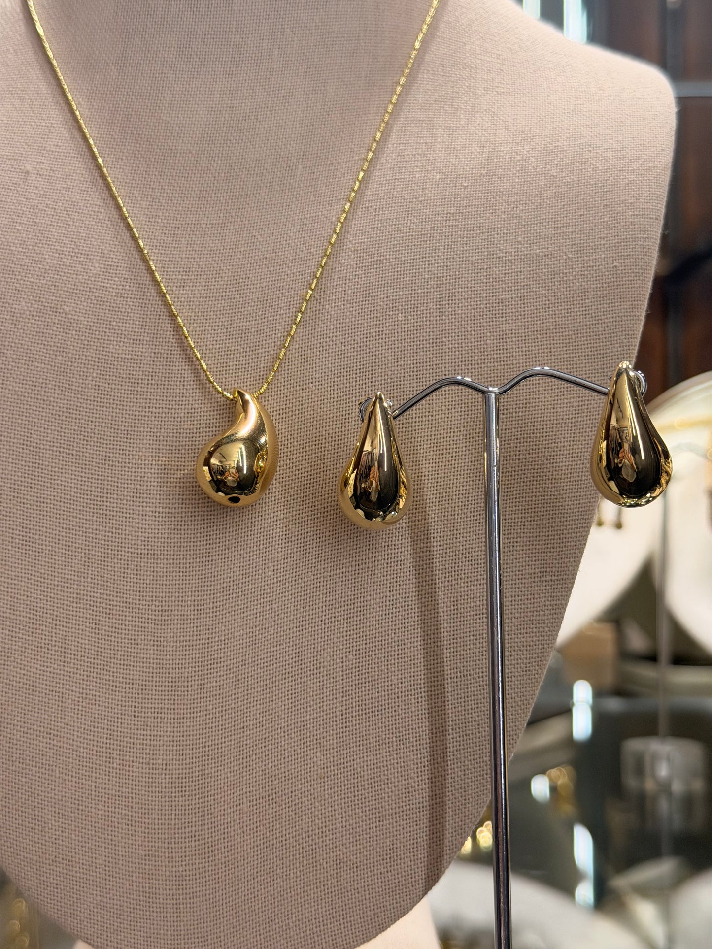 Set cuello y aretes de gota rodinado oro Goldfilled