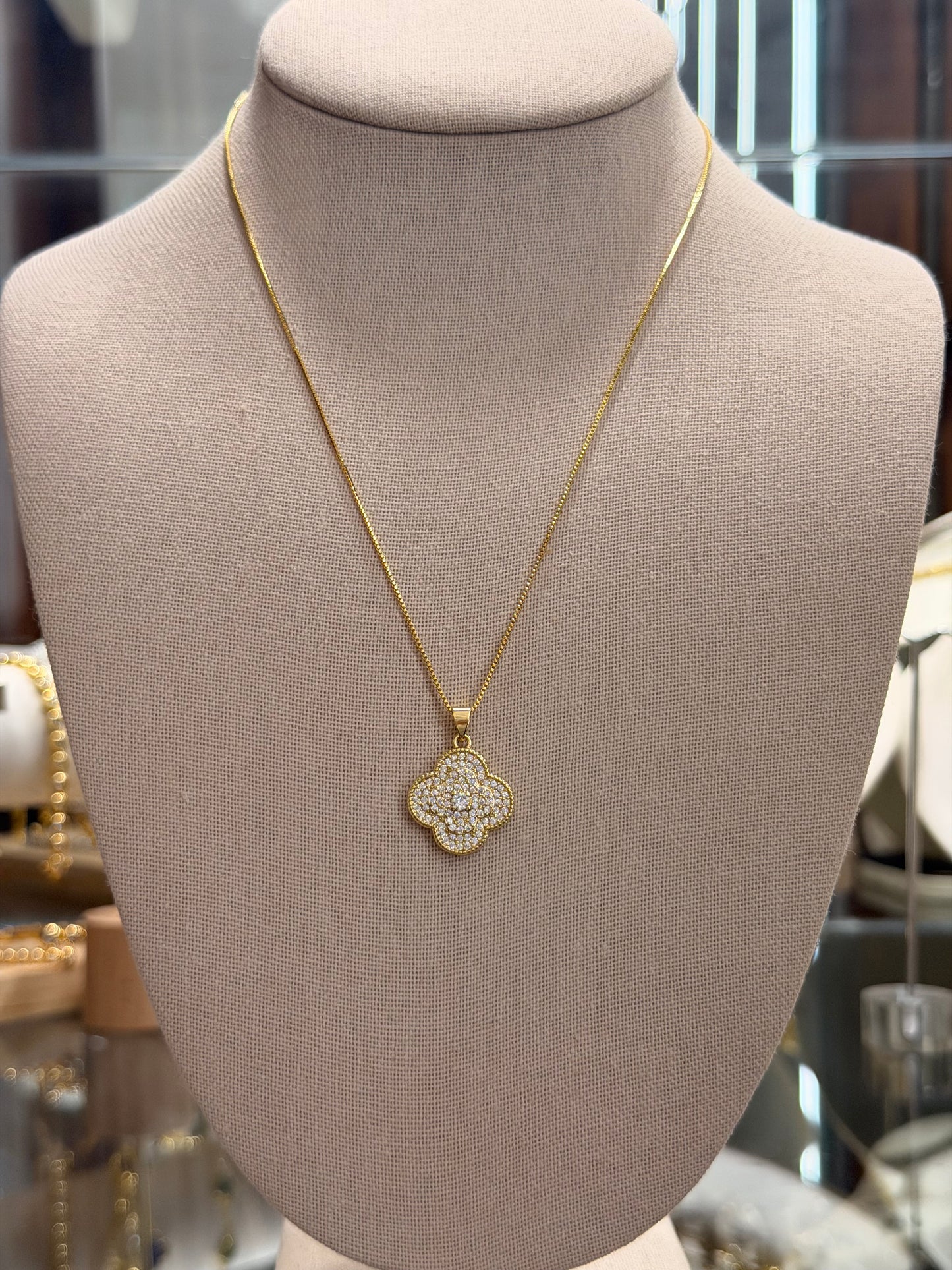 Cuello con digel de flor con Cz rodinado