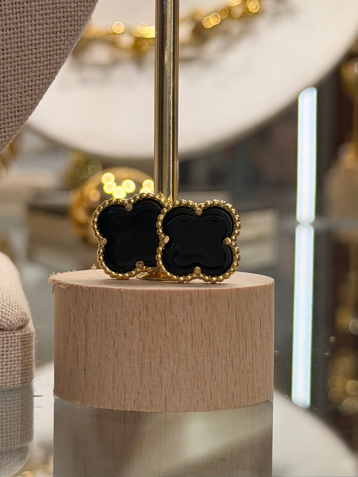 Set cadena y aretes flor black rodinado