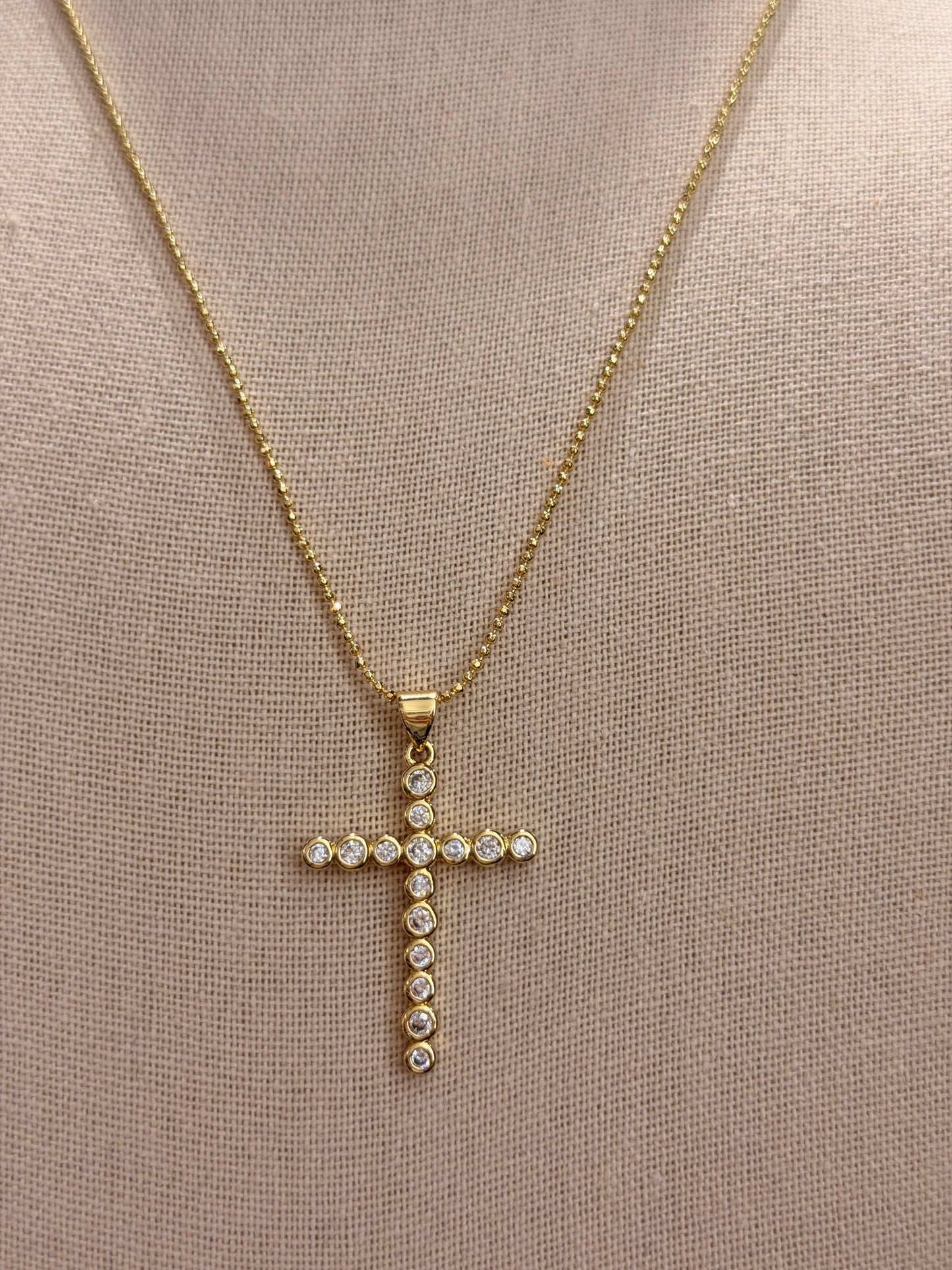 Cadena con digel de cruz con Cz redondos rodinado