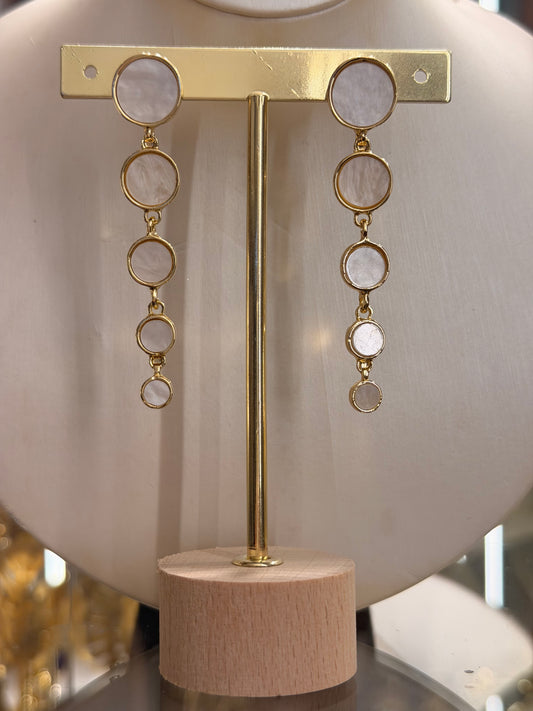 Aretes rodinados y madre perla colgantes